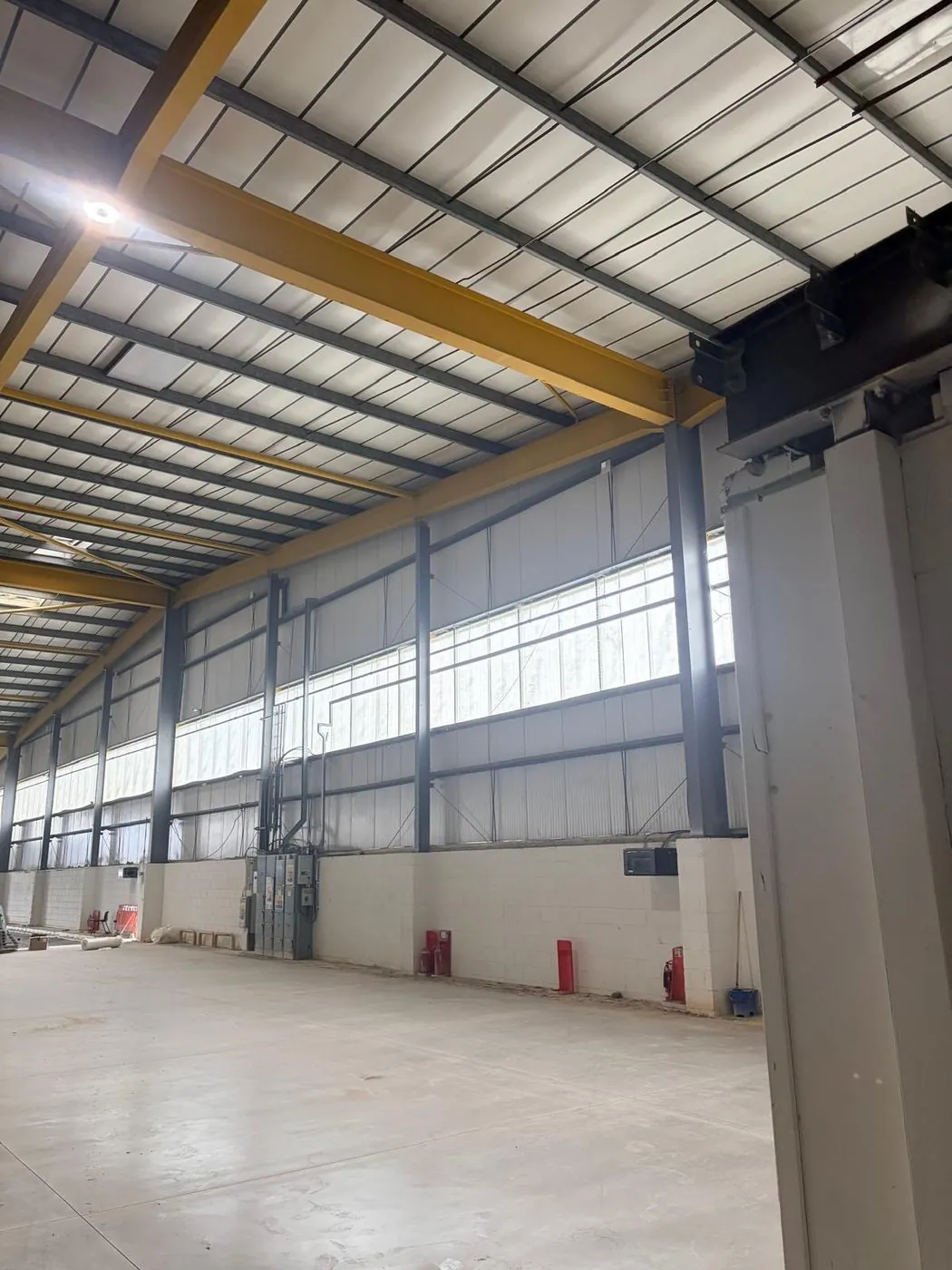 Distribution warehouse cleaned after construction, ready for handover